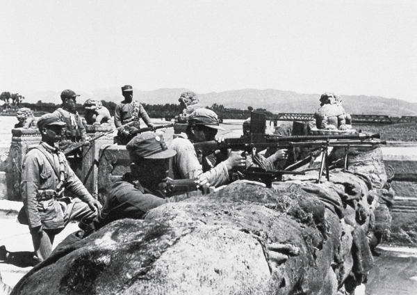 A Chinese battalion fights to fend off the invading Kwantung army