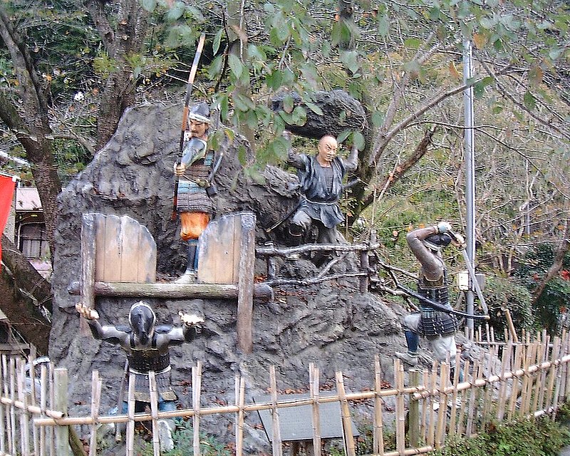 Model of Emperor Go-Daigo's soldiers defending their fortress in Mount Kasagi